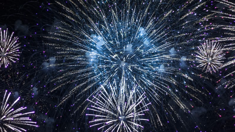 夜空に打ち上がる花火